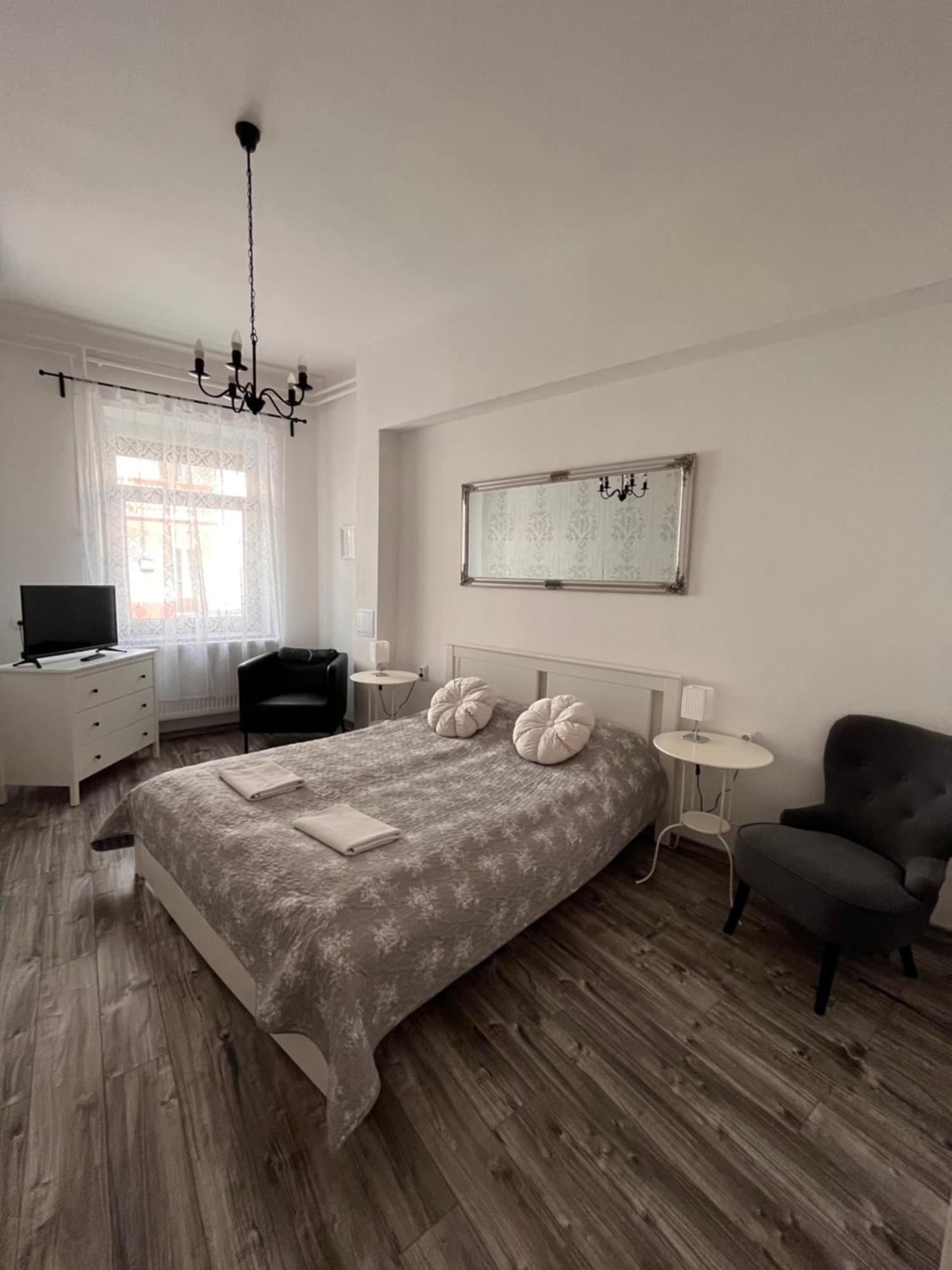 Pacsirta Apartmanhaz Eğri Dış mekan fotoğraf