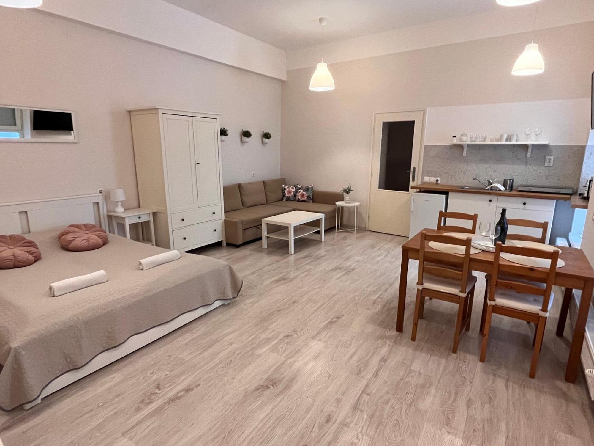 Pacsirta Apartmanhaz Eğri Dış mekan fotoğraf