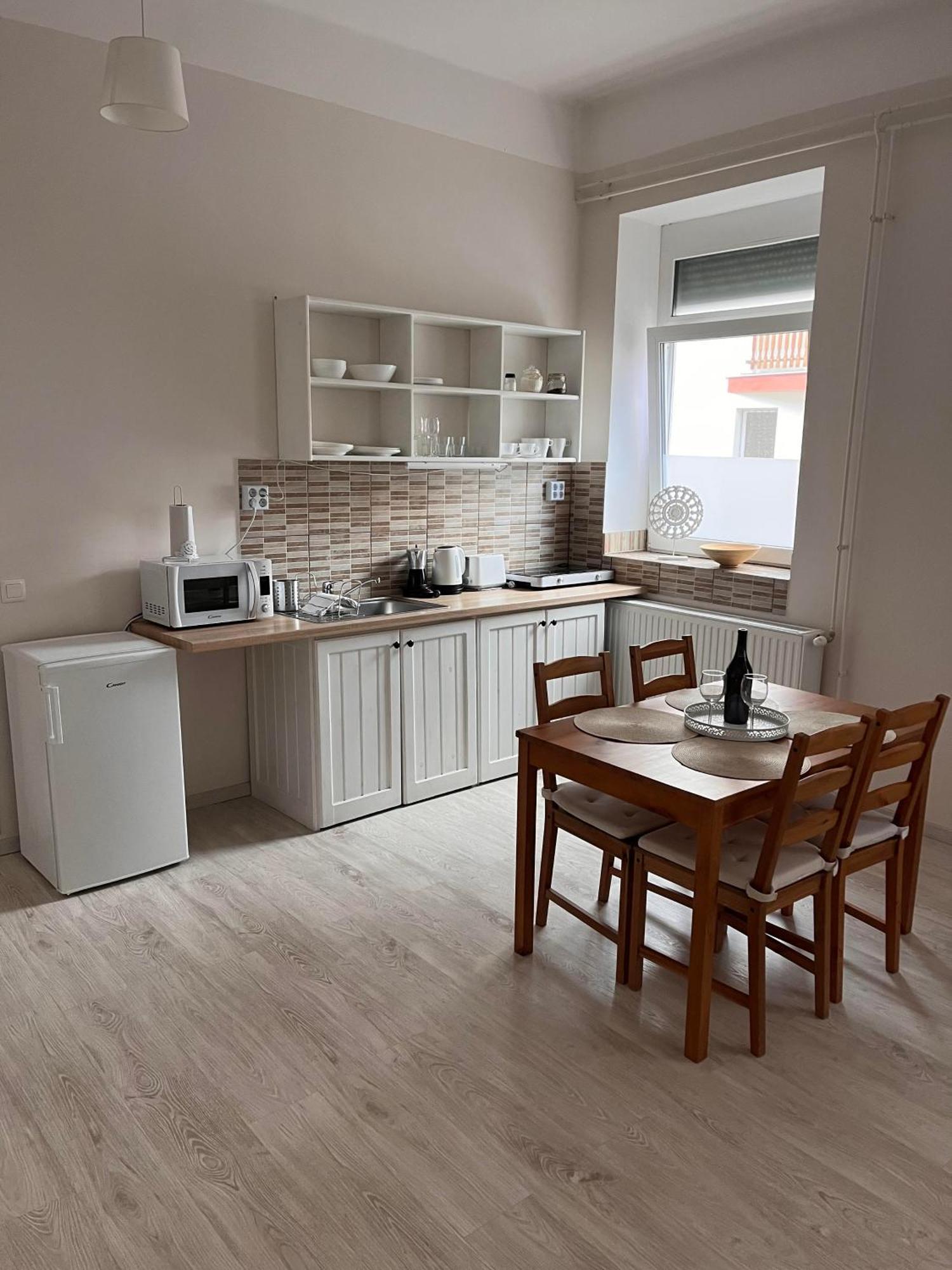 Pacsirta Apartmanhaz Eğri Dış mekan fotoğraf