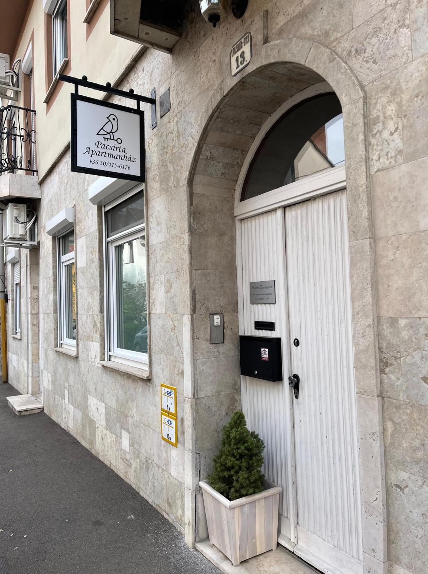 Pacsirta Apartmanhaz Eğri Dış mekan fotoğraf